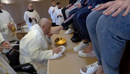 Il Papa alle detenute di Rebibbia: "Nella lavanda dei piedi, la vocazione al servizio"