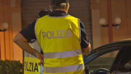 Rimini: aggredisce 90enne al bancomat e gli morde la mano, arrestata 28enne