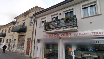 Rimini: tenta di rubare una pizza e una birra, poi aggredisce il titolare. Arrestato 30enne