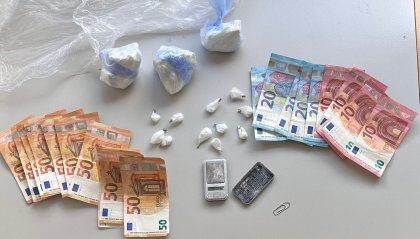 Rimini, 300 gr di cocaina in un appartamento: arrestato giovane spacciatore