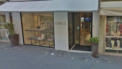 Rimini: 'colpo' in gioielleria, arrestati 17enne e 20enne di buona famiglia