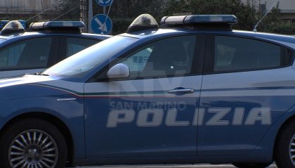 Rimini: agente fuori servizio sventa furto e viene ferito
