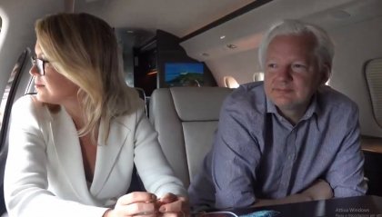 Assange atterrato in Australia: non potrà tornare negli Usa senza autorizzazione