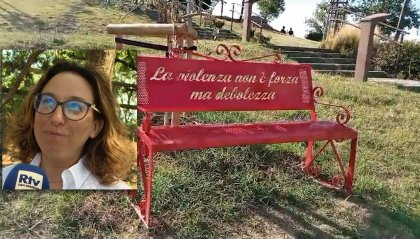 Violenza sulle donne: inaugurata una nuova panchina rossa a Torraccia