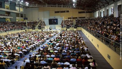 Testimoni di Geova: "Un congresso di tre giorni per parlare solo di buone notizie!"