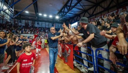 Tifosi di squadre in A2 protestano contro caro biglietti