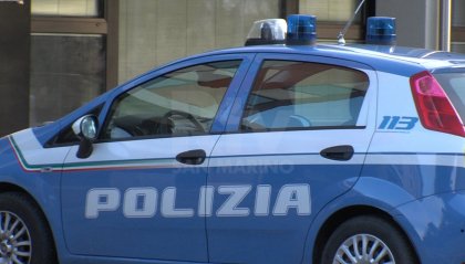 Rimini: tenta di gettare via la cocaina alla vista degli agenti, arrestato spacciatore