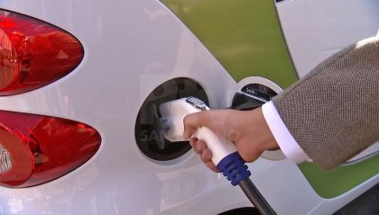 Auto elettriche: ad agosto crollo del 36% delle vendite