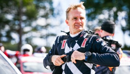 Heikki Kovalainen al via di Rallylegend 2024