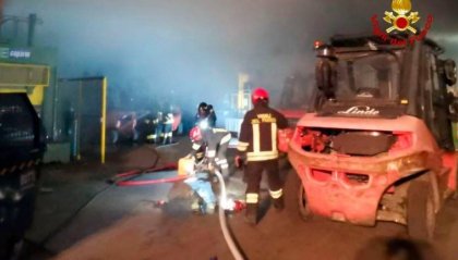 Savignano: a fuoco rifiuti in un capannone di raccolta e riciclo