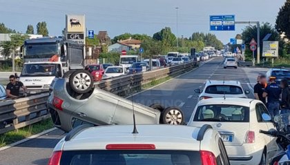 Incidente sulla statale Adriatica, traffico in tilt dopo cappottamento