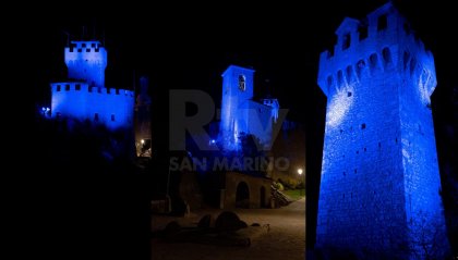 San Marino: le torri illuminate di blu per la Giornata Marittima Mondiale