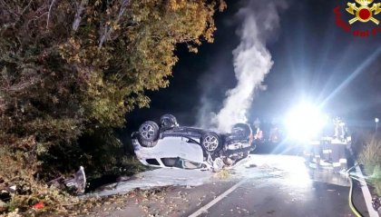 Forlì: si ribalta con l'auto che prende fuoco, conducente salvo per miracolo