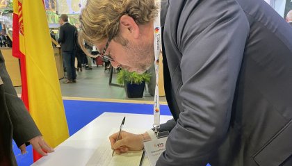 Il Segretario Federico Pedini Amati allo stand spagnolo