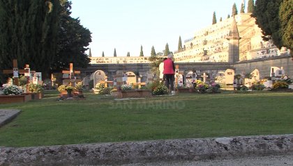 San Marino: l'oltraggio ai 'nostri cari', tombe prese di mira per rame, angeli e fiori