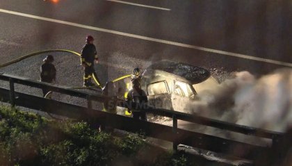 Auto in fiamme sull’A14: paura per tre ragazze [VIDEO]