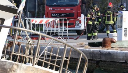 Peschereccio affondato a Rimini, esercitazione antinquinamento al porto canale