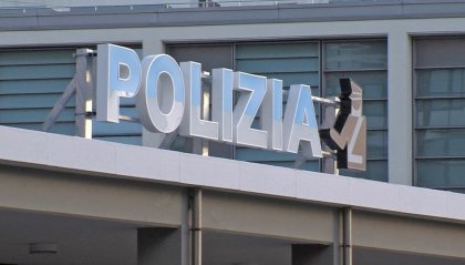 Rapina a Rimini, incubo per quattro giovani: minacciati con una bottiglia rotta