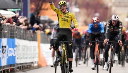 Tirreno-Adriatico: Olav Kooij vince la quarta tappa. Ganna sempre leader.