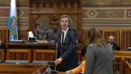 Scontro in aula per il ritiro del decreto sul sostegno agli alberghi