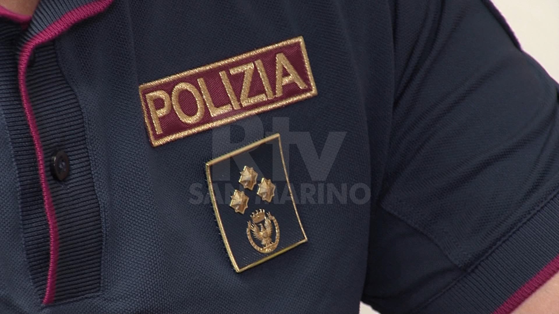 Distintivo Polizia di Stato Italiana  Polizia, Polizia di stato, Distintivo