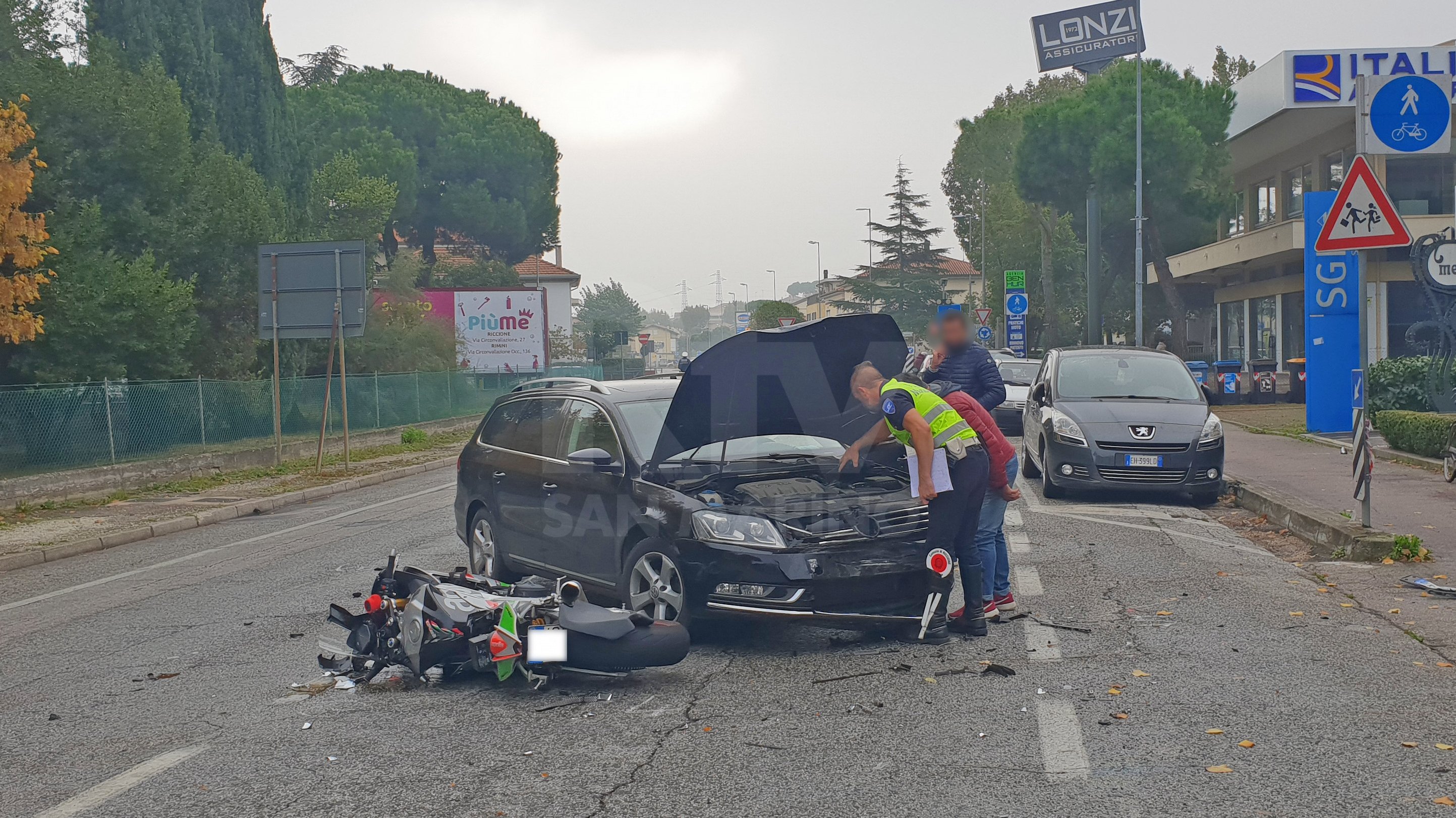 scontro auto moto a riccione 44enne trasportato al bufalini in eliambulanza