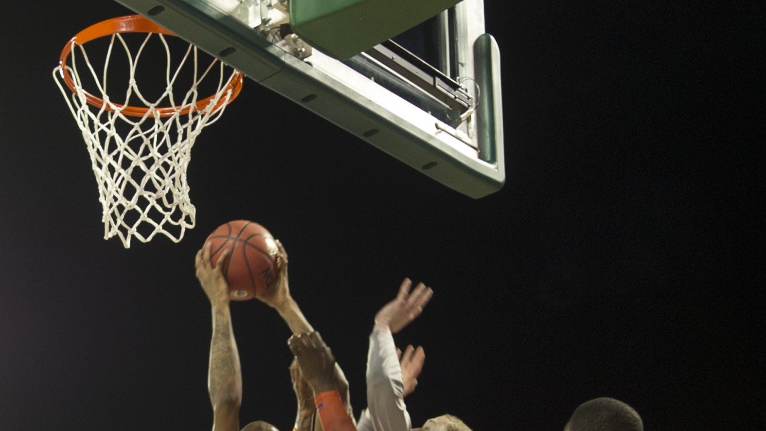 Fixed basketball. Баскетбол под дождем. Basketballer.