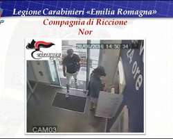 Rapinatore Arrestato Dai Carabinieri Di Riccione E Stato Tradito Da Un Neo Sulla Guancia E Dalla Coppola